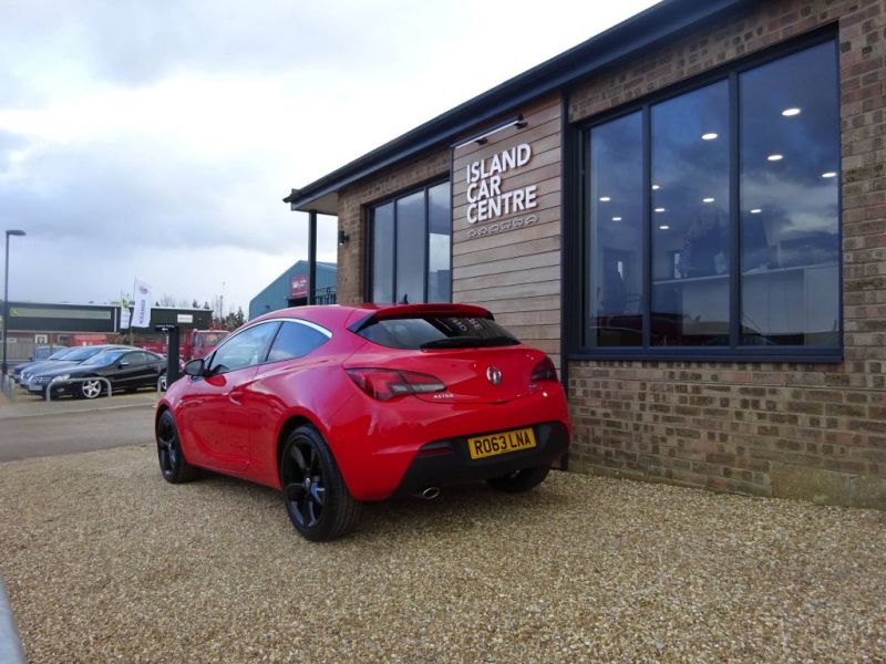 2013 Vauxhall Astra GTC 1.6T 16V 3dr image 3