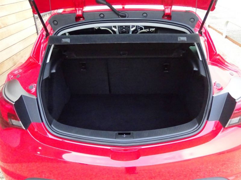 2013 Vauxhall Astra GTC 1.6T 16V 3dr image 5