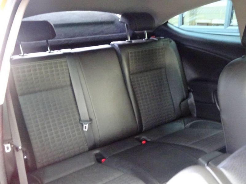 2013 Vauxhall Astra GTC 1.6T 16V 3dr image 7