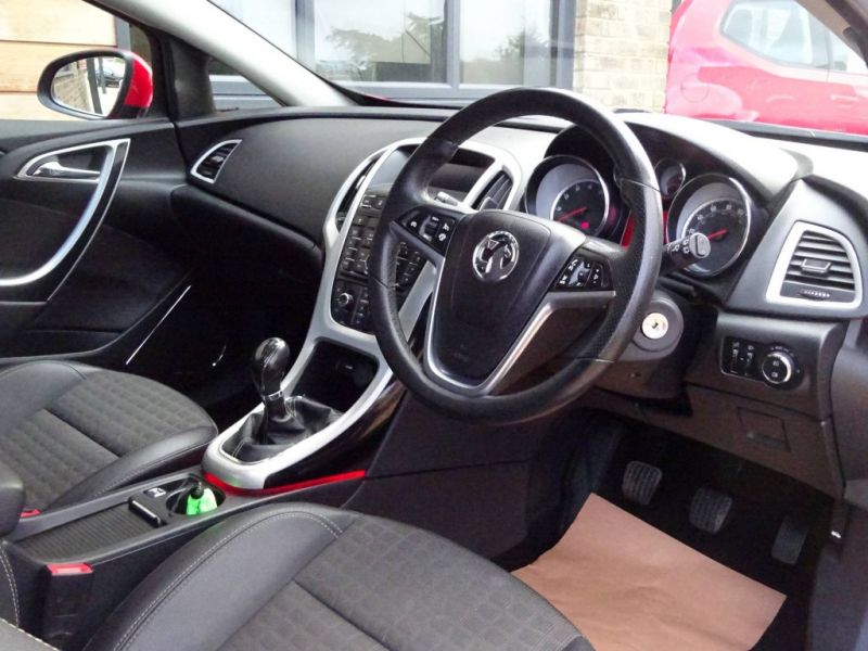 2013 Vauxhall Astra GTC 1.6T 16V 3dr image 8