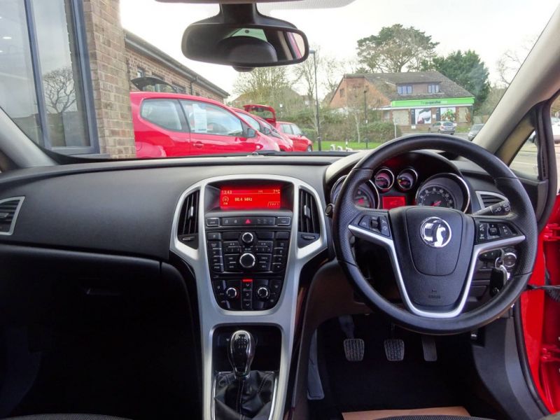 2013 Vauxhall Astra GTC 1.6T 16V 3dr image 9