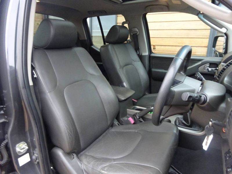 2009 Nissan Navara Expedition LWD 2.5 image 5