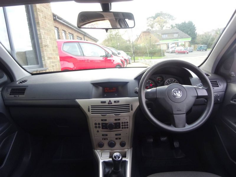 2007 Vauxhall Astra 1.6I 16V 5dr image 5