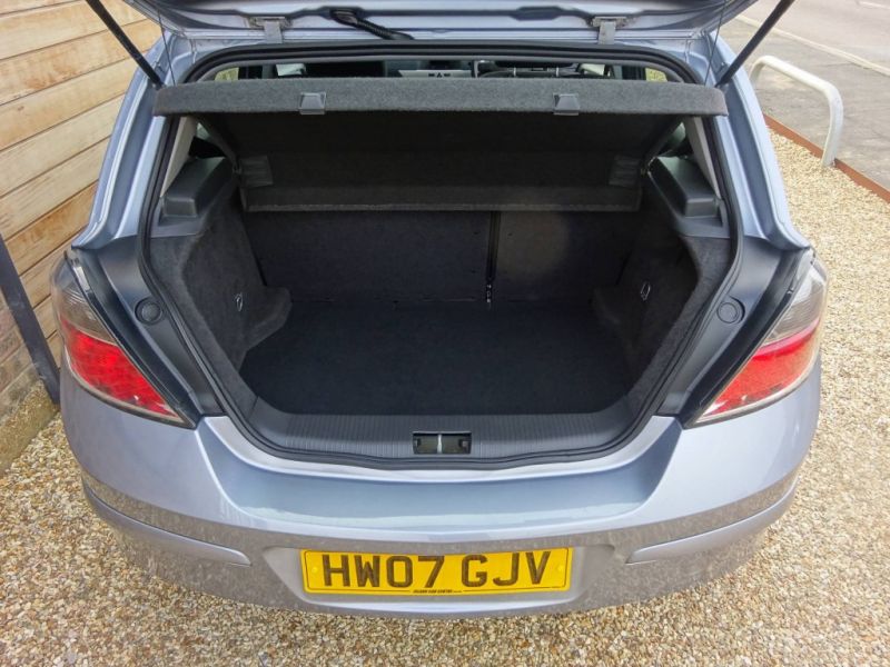 2007 Vauxhall Astra 1.6I 16V 5dr image 9
