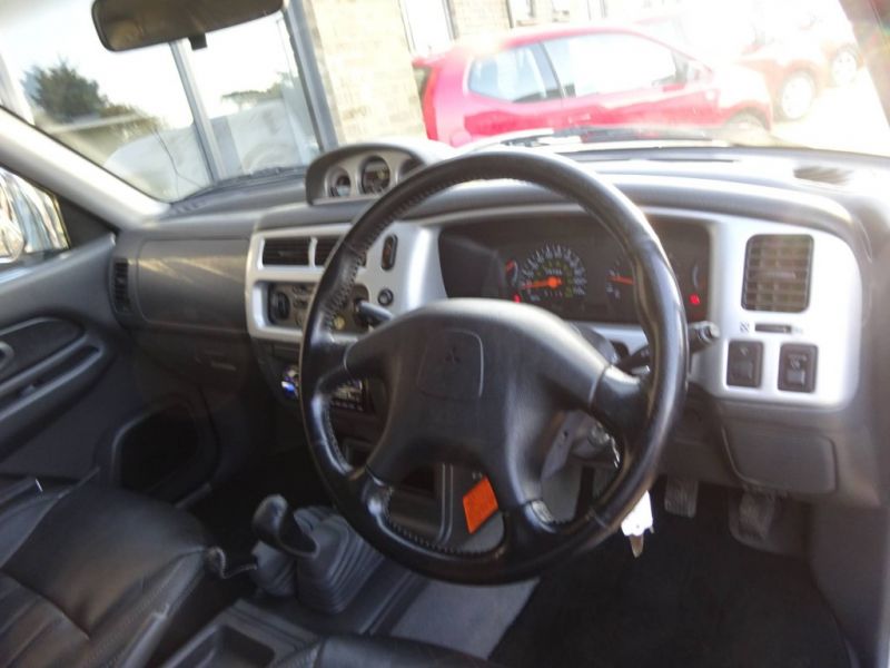 2004 Mitsubishi L200 Double Cab TD image 8