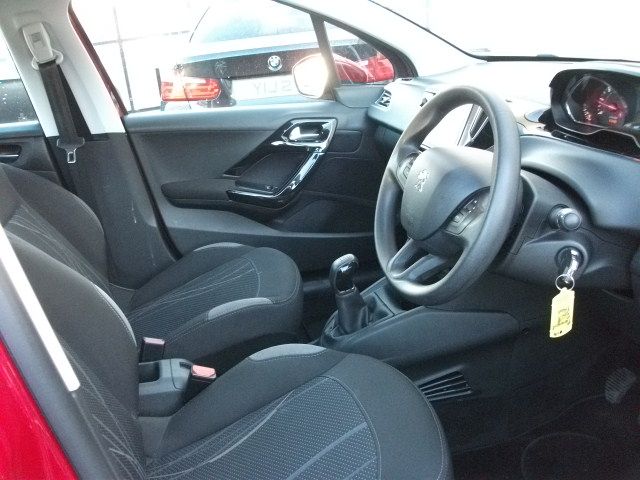 2014 Peugeot 208 1.4 5dr image 6