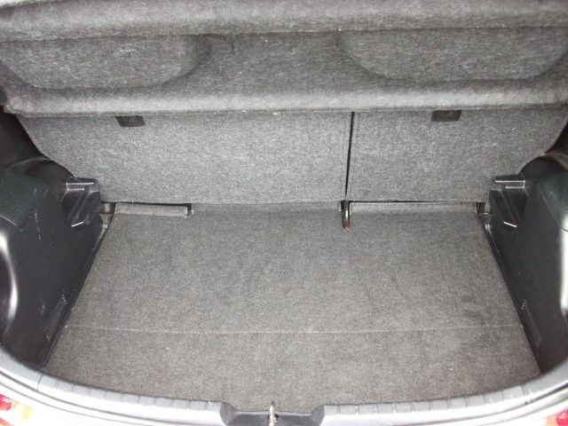 2012 Toyota Yaris TR 1.3VVT-i 5dr image 8