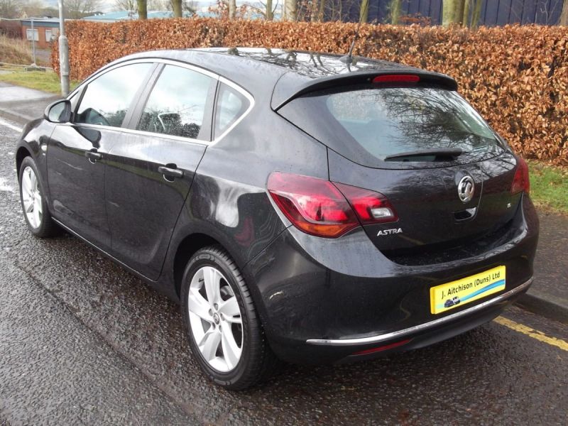 2014 Vauxhall Astra 1.6SRi 5dr image 3