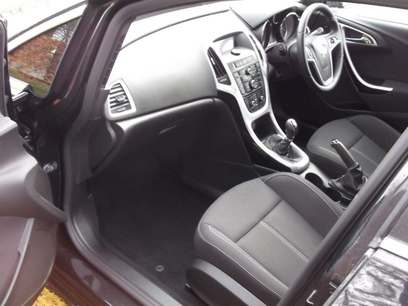 2014 Vauxhall Astra 1.6SRi 5dr image 8