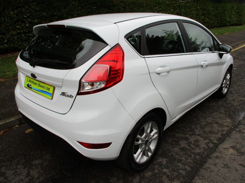 2014 Ford Fiesta 1.25 Zetec 5dr image 4