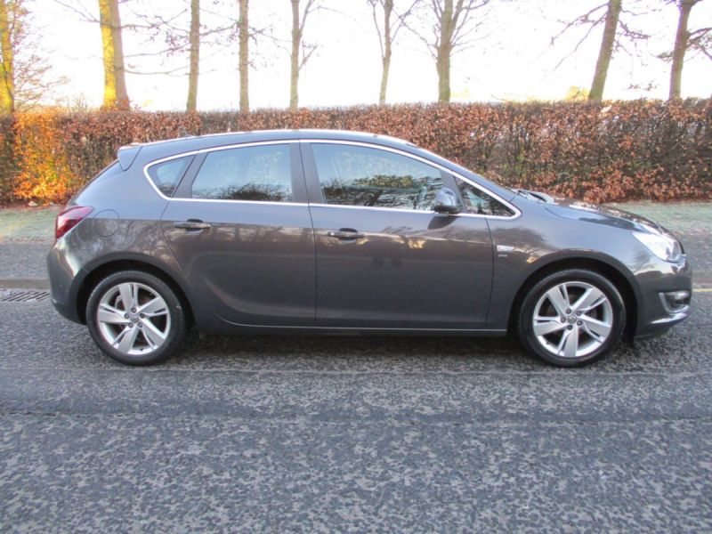 2014 Vauxhall Astra 1.6SRi 5dr image 5