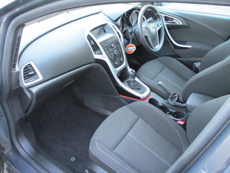 2014 Vauxhall Astra 1.6SRi 5dr image 8
