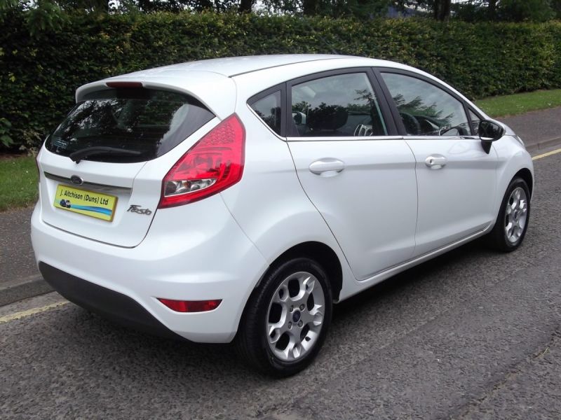 2012 Ford Fiesta 1.25 Zetec 5dr image 4