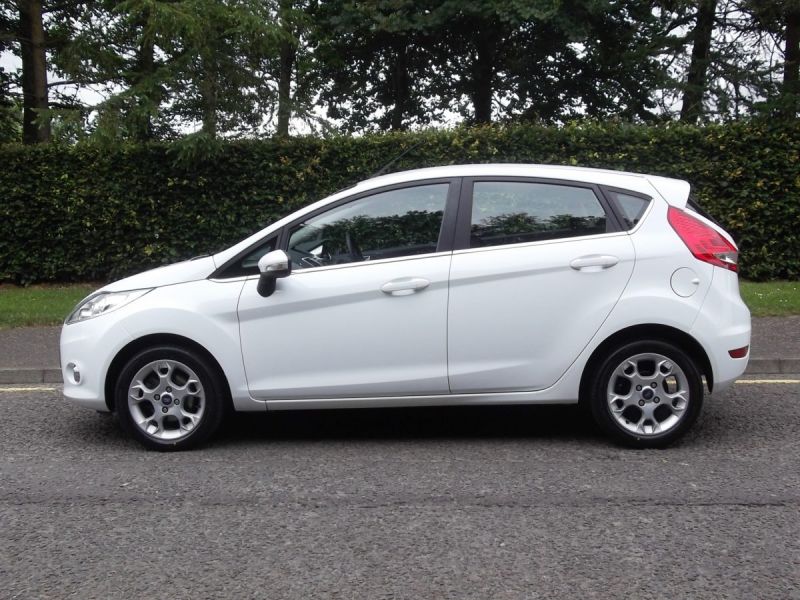 2012 Ford Fiesta 1.25 Zetec 5dr image 5