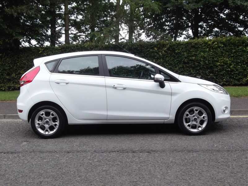 2012 Ford Fiesta 1.25 Zetec 5dr image 6
