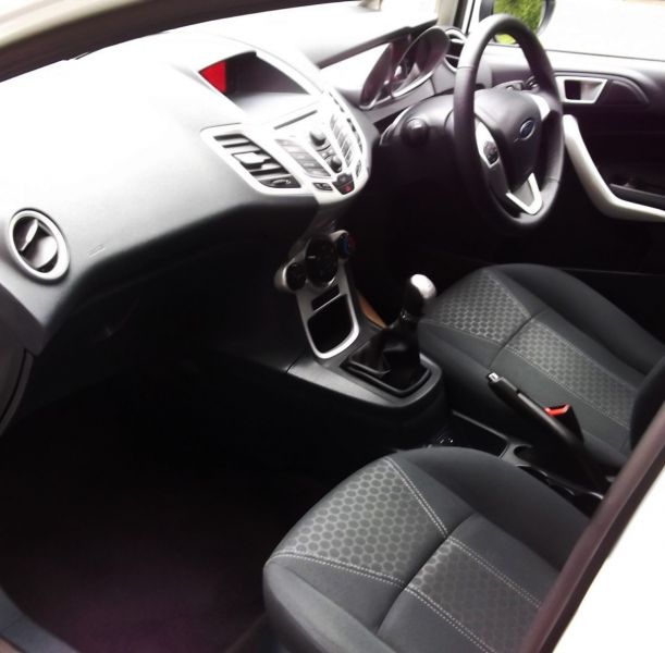 2012 Ford Fiesta 1.25 Zetec 5dr image 8
