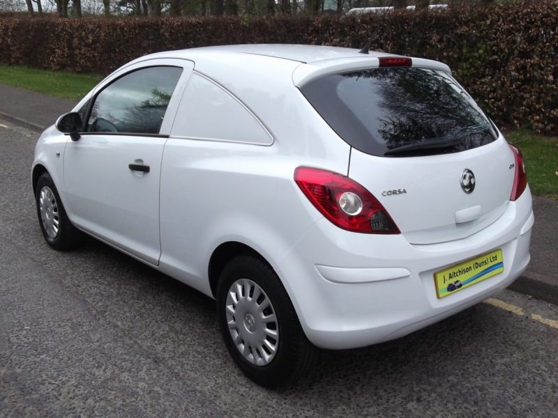 2013 Vauxhall Corsa 1.3CDTi image 4