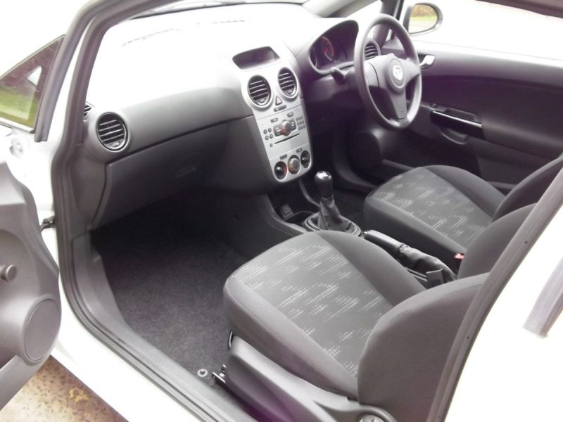 2013 Vauxhall Corsa 1.3CDTi image 8