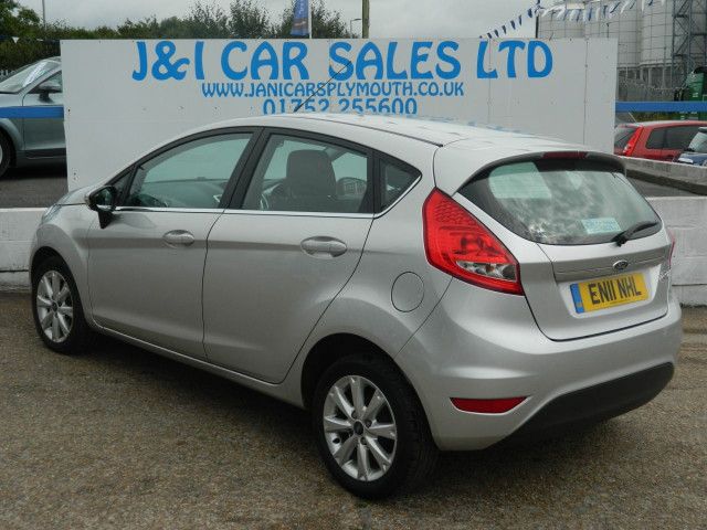 2011 Ford Fiesta 1.6 Zetec TDCI 5d image 4