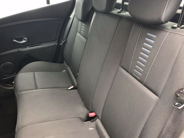 2010 Renault Megane 1.6 5d image 7