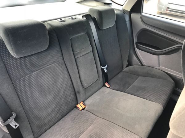 2006 Ford Focus 2.0 TDCi Ghia 5dr image 9