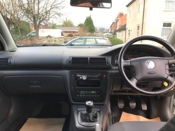 2005 Volkswagen Passat 1.9 TDI 130 4dr image 9