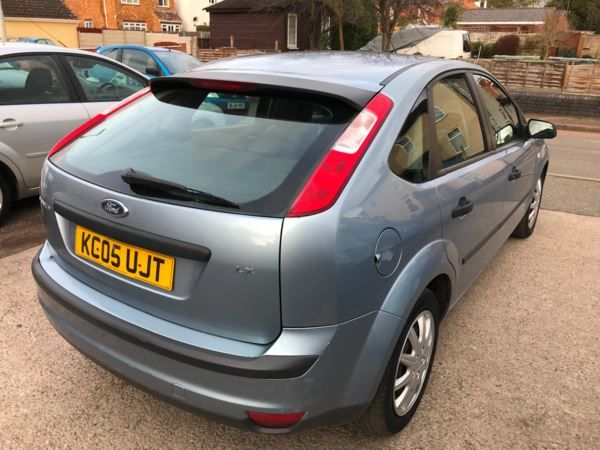 2005 Ford Focus 1.6 LX 5dr image 5