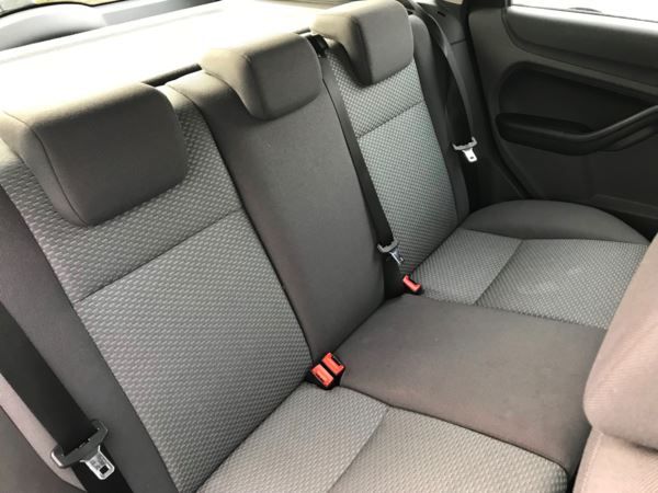 2005 Ford Focus 1.6 LX 5dr image 8