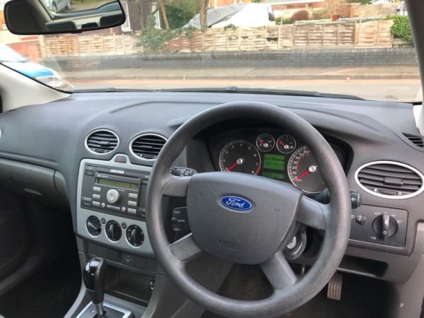 2005 Ford Focus 1.6 LX 5dr image 9
