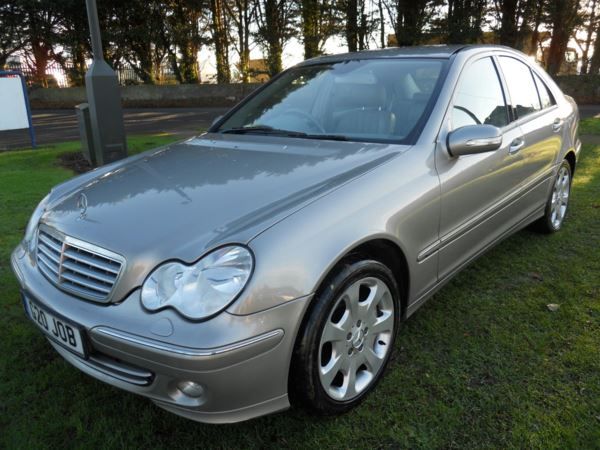 2005 Mercedes-Benz C320 SE 4dr image 1