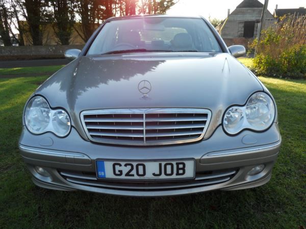 2005 Mercedes-Benz C320 SE 4dr image 2