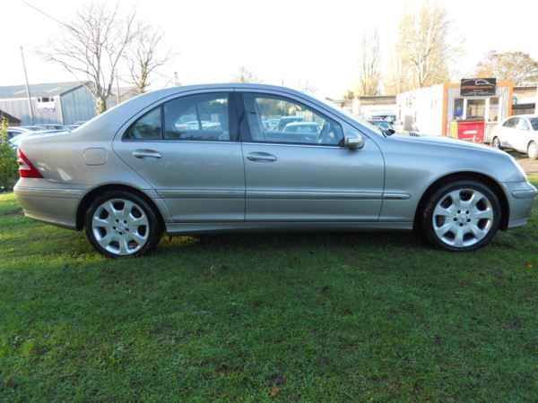 2005 Mercedes-Benz C320 SE 4dr image 3