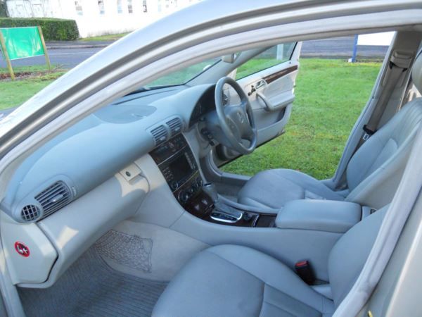 2005 Mercedes-Benz C320 SE 4dr image 6