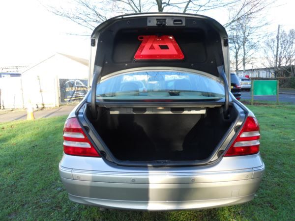 2005 Mercedes-Benz C320 SE 4dr image 10