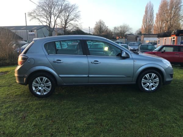 2009 Vauxhall Astra 1.8i 5dr image 2