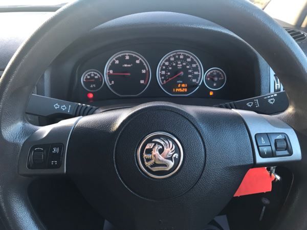 2009 Vauxhall Vectra 1.9 CDTi 5dr image 9