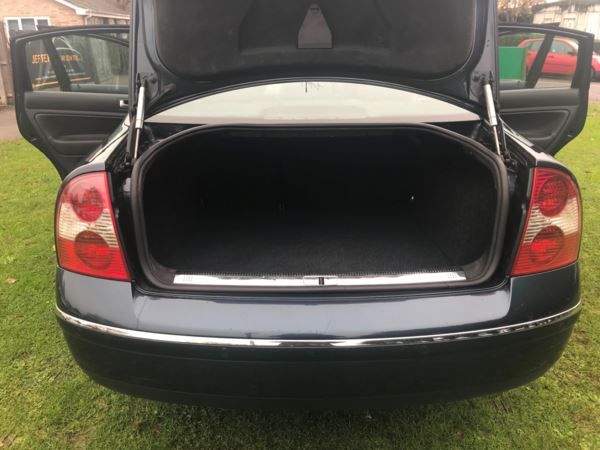 2003 Volkswagen Passat 1.9 TDI 4dr image 6