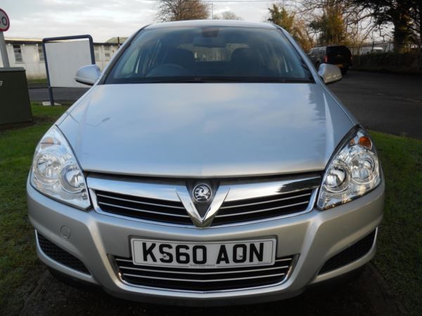 2011 Vauxhall Astra 1.4i 16V 5dr image 2