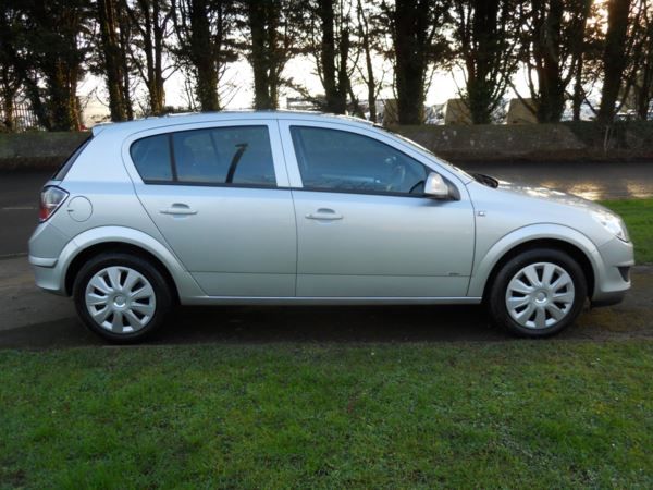 2011 Vauxhall Astra 1.4i 16V 5dr image 3