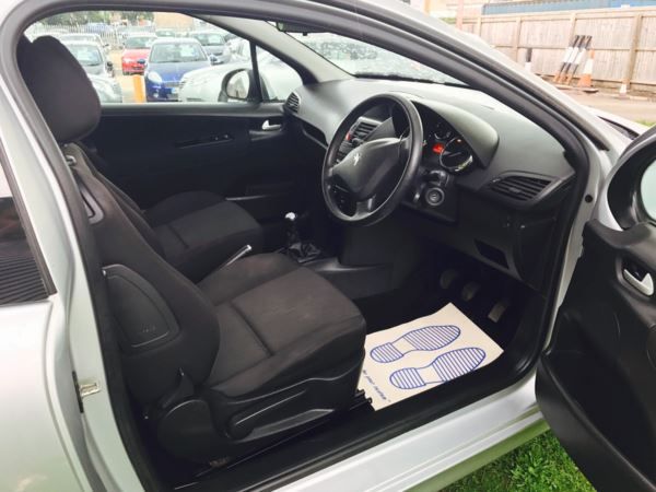 2010 Peugeot 207 1.4 3dr image 9