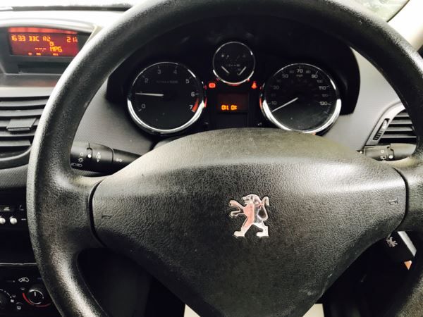 2010 Peugeot 207 1.4 3dr image 11