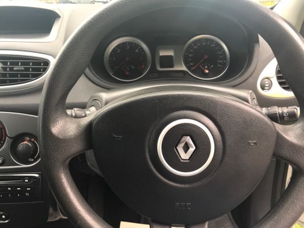 2012 Renault Clio 1.5 dCi 5dr image 9