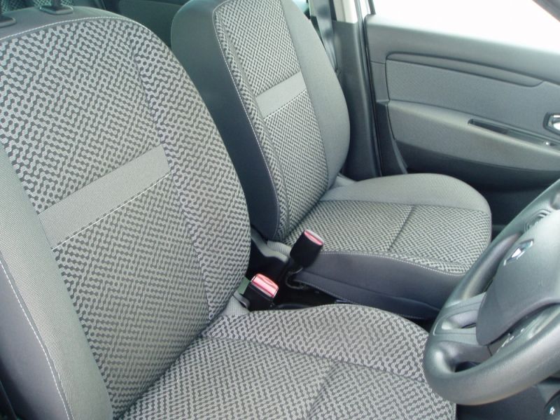 2012 Renault Scenic 1.6 16V 5dr image 9