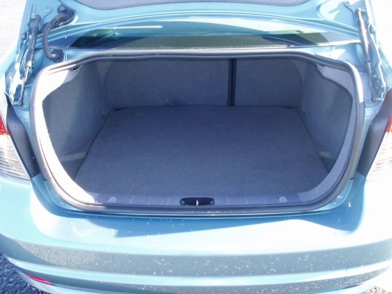 Volvo S40 1.6 R-Design Sport 4dr image 6