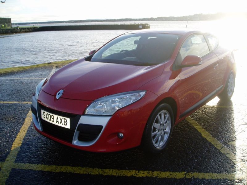 Renault Megane 1.6 16V 3dr image 2