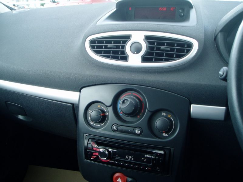 2009 Renault Clio 1.2 3dr image 10