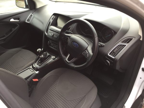 2015 Ford Focus 1.0 Eco Boost 5dr image 9
