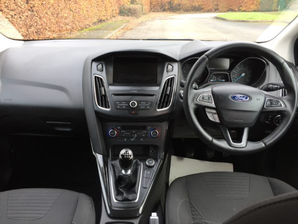 2015 Ford Focus 1.0 Eco Boost 5dr image 10