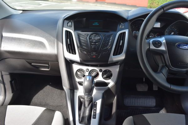 2014 Ford Focus 1.6 Zetec 5dr image 5