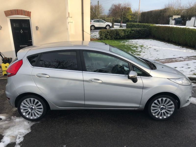 2010 Ford Fiesta 1.4 5dr image 4